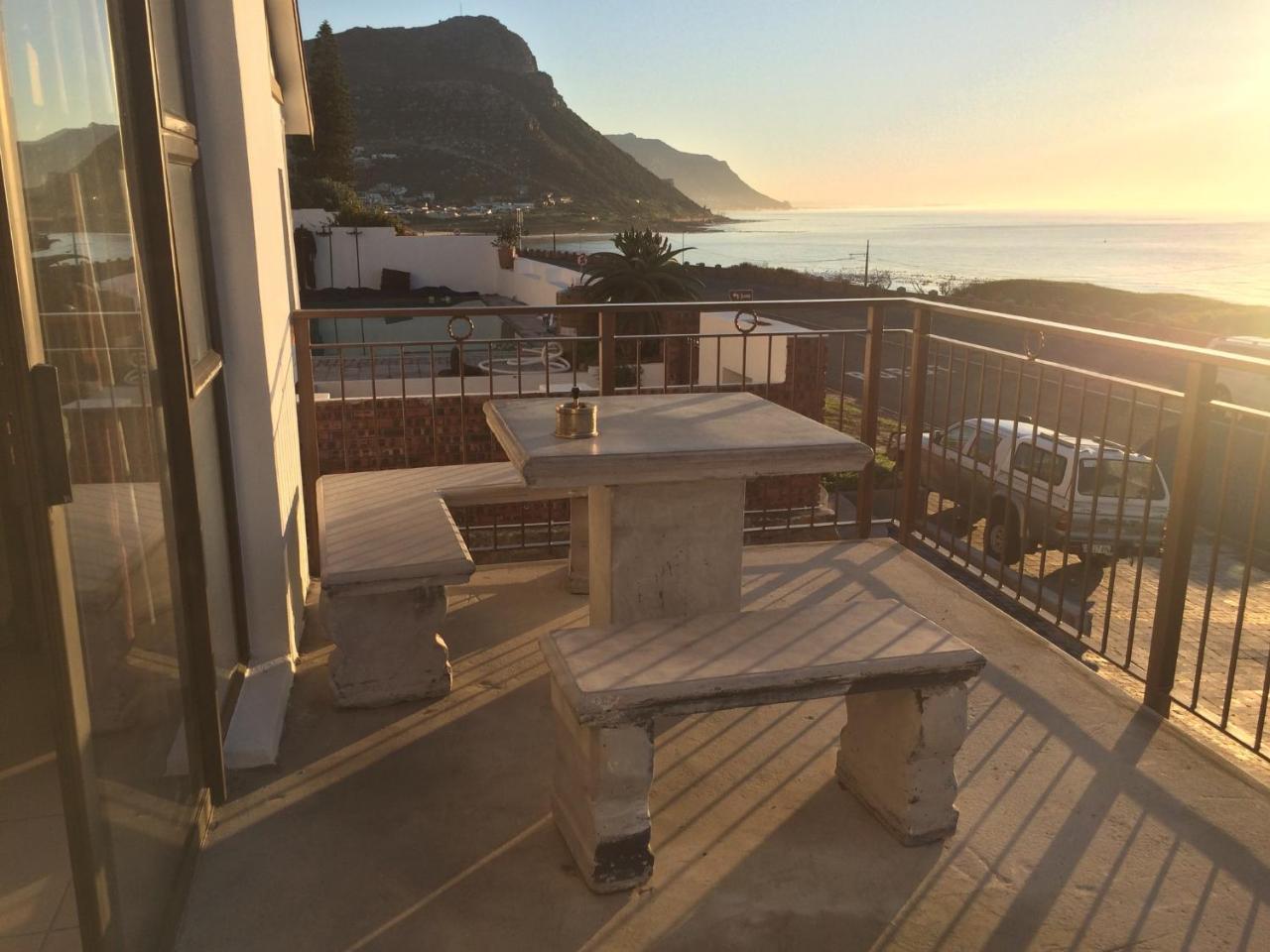 Ollava Guesthouse Simonʼs Town Exteriér fotografie
